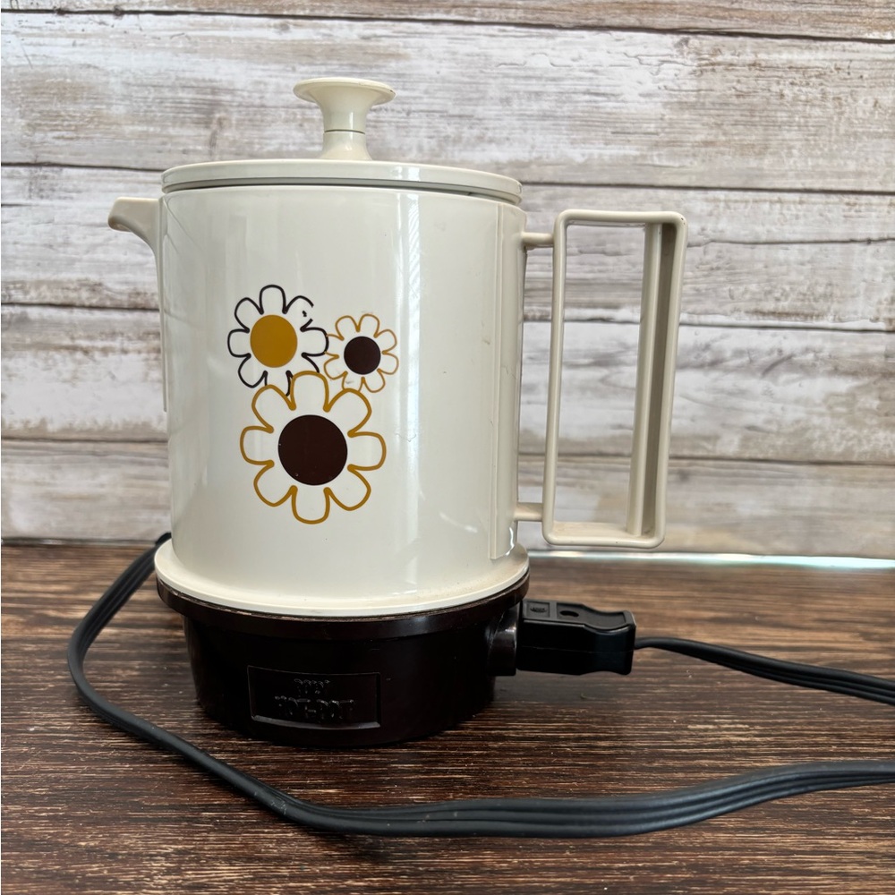 Vintage Regal Poly Hot Pot 6 cup  kettle